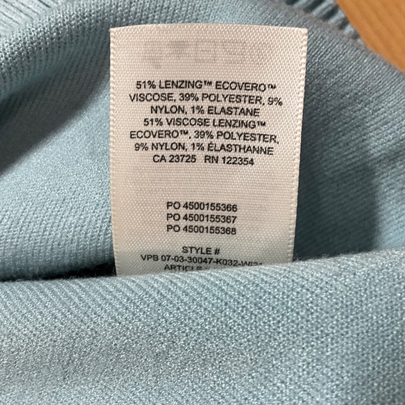 ARITZIA Wilfred Free LENZING™ ECOVERO TM Wide Sleeve Oversize V- Neck Sweater M - Picture 8 of 9